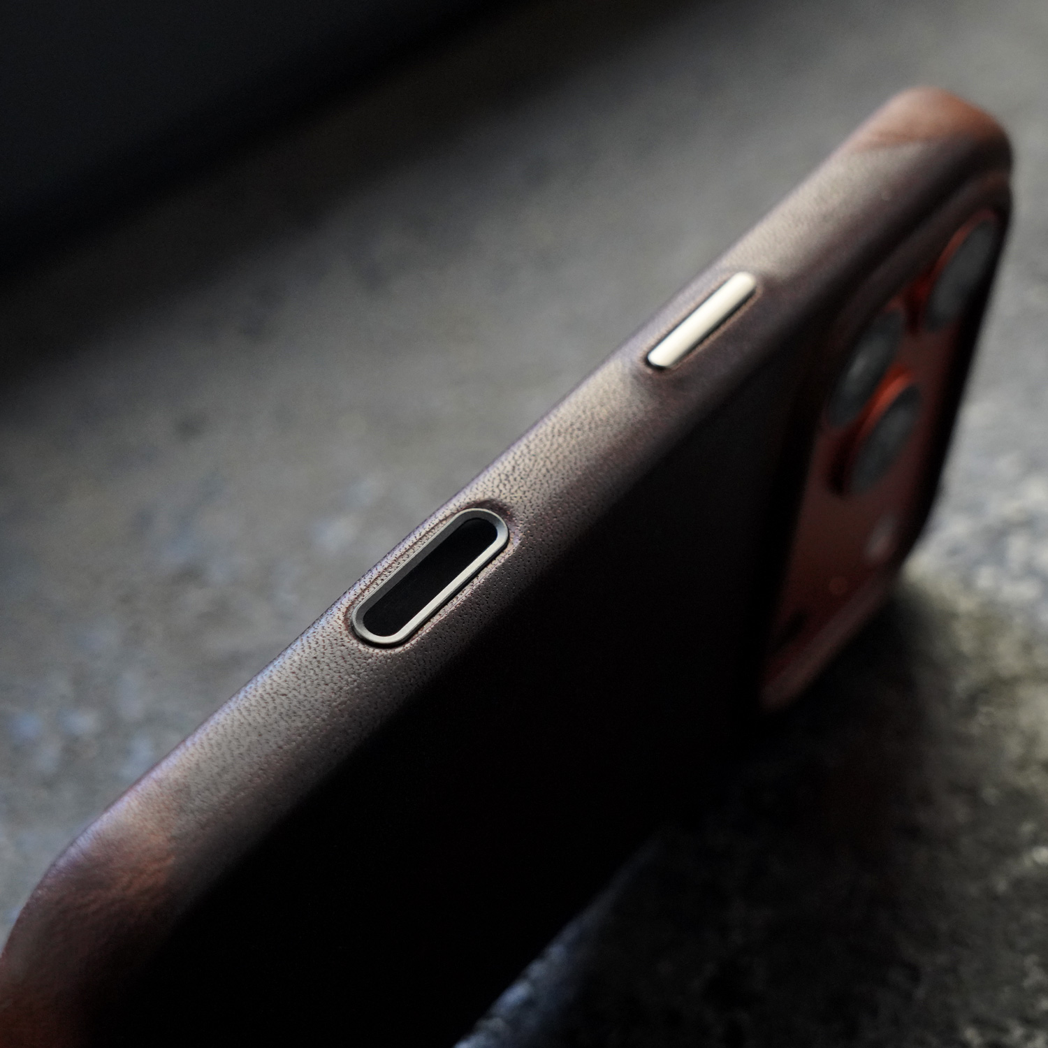 YMW Horween Dublin Genuine Lea - Phone Cases Dublin review and price